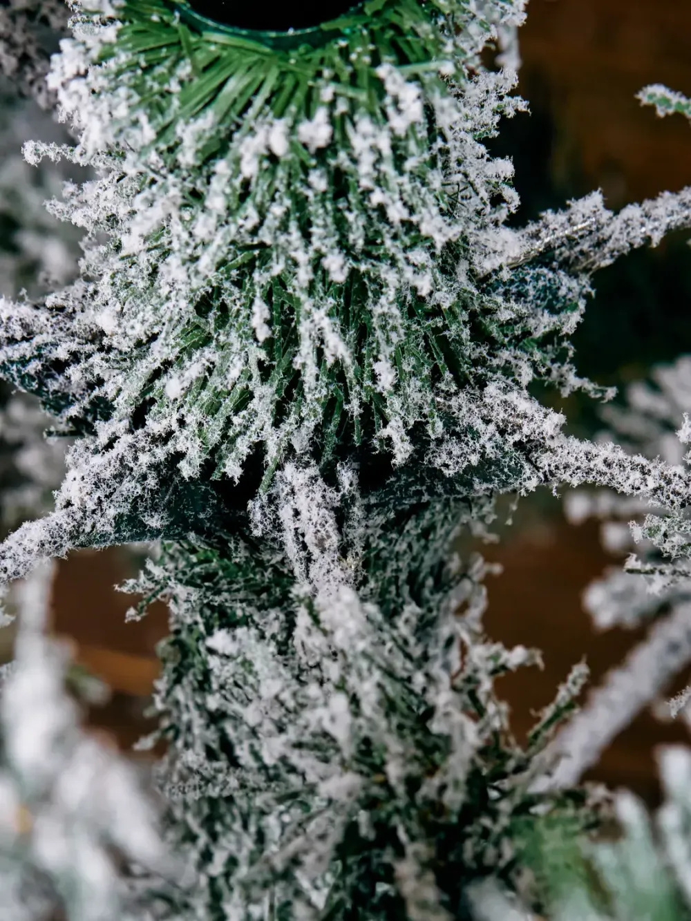 Заснеженная елка с шишками «ile Grande» (Литая+пвх) 240 см / 2,4 м