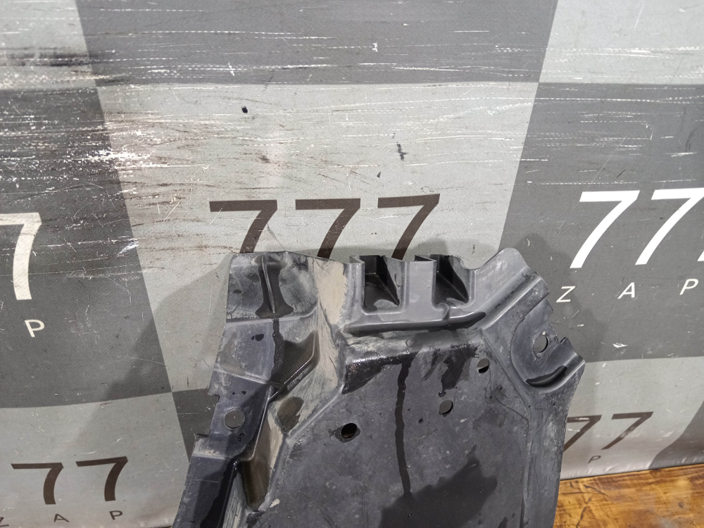 Пыльник переднего бампера левый Mercedes E-Class (W213) 16-нв Б/У Оригинал A2135201100