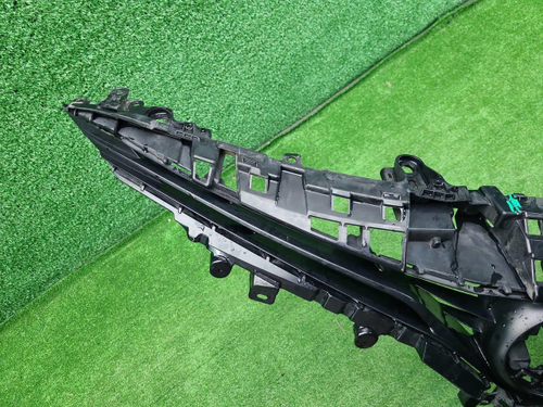 Решетка радиатора Toyota Camry xv70 (2020-н.в.)