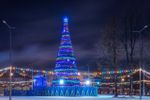Светодинамическая елка каркасная - встроенная гирлянда цветная -"Уральская" 10 м