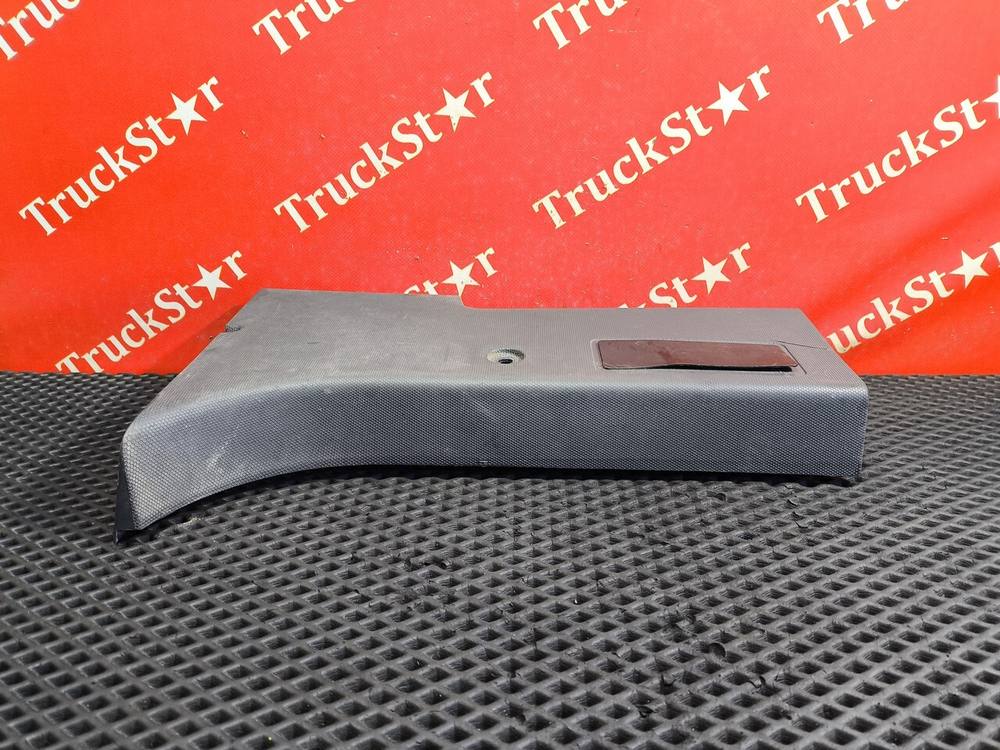 Накладка передней стойки