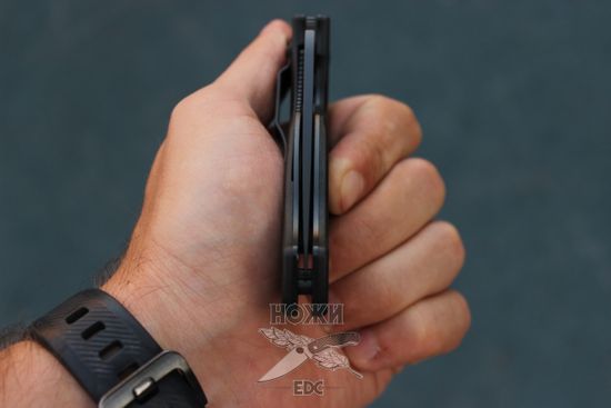 Складной нож Spyderco Tenacious Lightweight 122SBBK c клинком из стали 8Cr13MoV, рукоять FRN