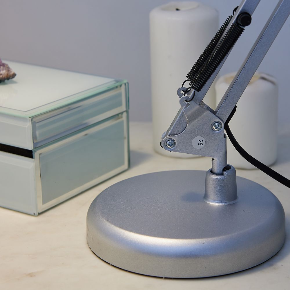 TLI-221 SILVER E27 Светильник настольный. Цоколь Е27. 60W. Механический выключатель. Серебристый. ТМ Uniel