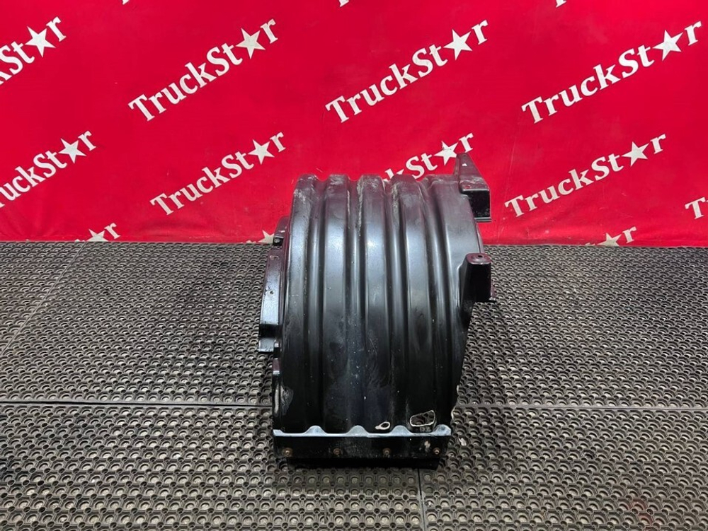 Крыло переднее правое передняя часть