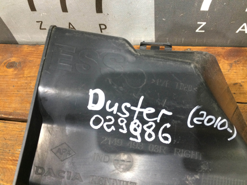 Воздуховод дефлектор радиатора правый Renault Duster 1 10-нв Б/У Оригинал 214949303R