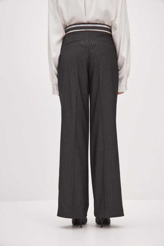 Брюки прямые в полоску с декоративной отделкой по поясу, серый