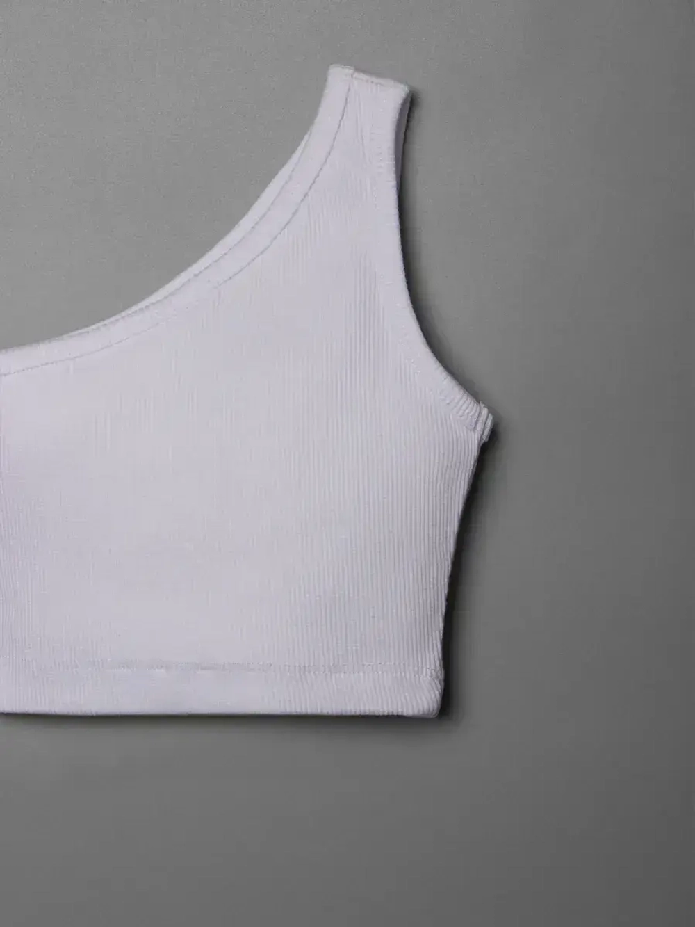 Летний топ для девочки на одно плечо