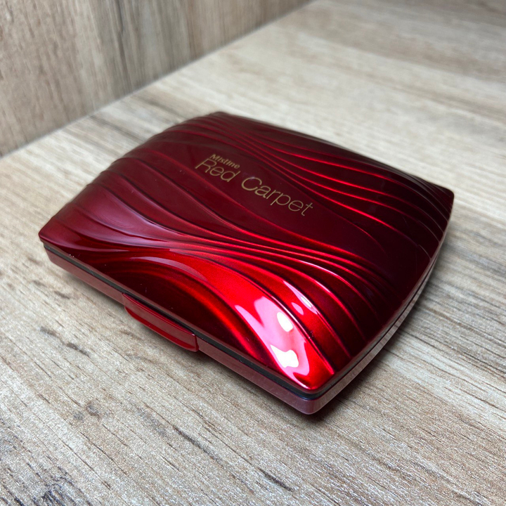 Пудра + консилер для лица Mistine Red Carpet Professional Powder SPF25 PA++ S2 14,5 г