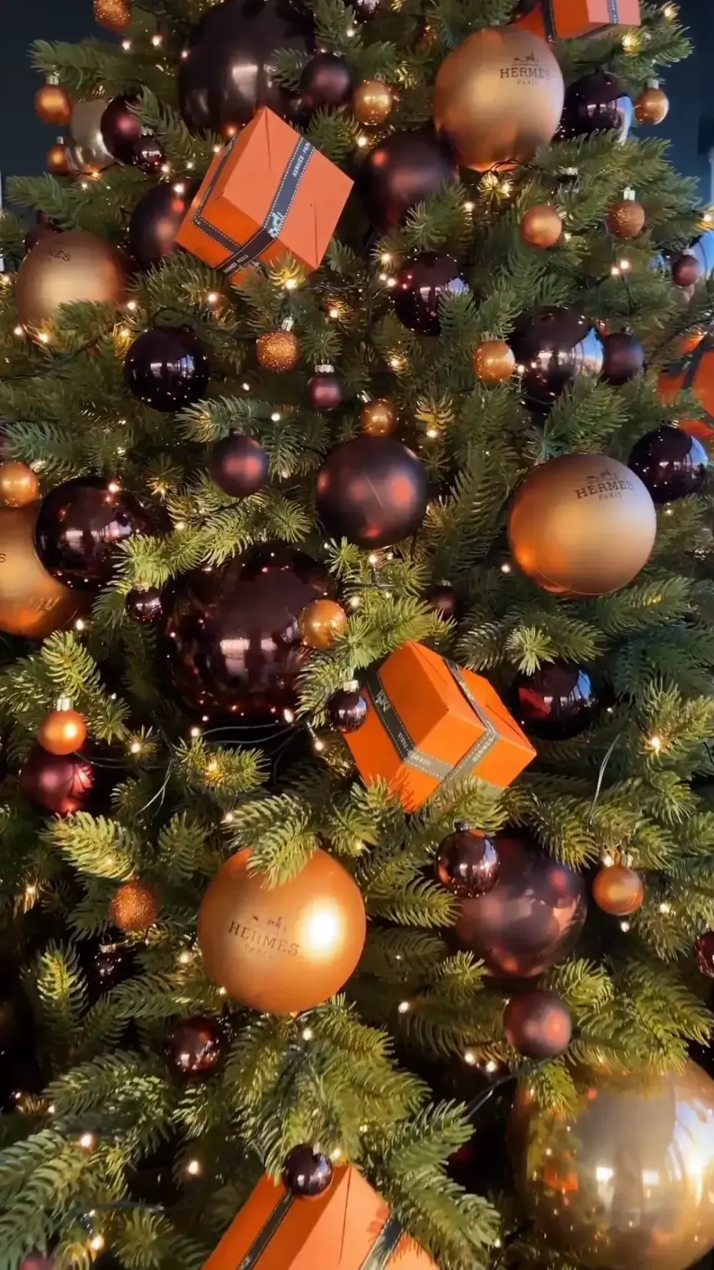 Елка с гирляндой «Эрмитажная» (Литая хвоя) от 1,5 м до 2,7 м