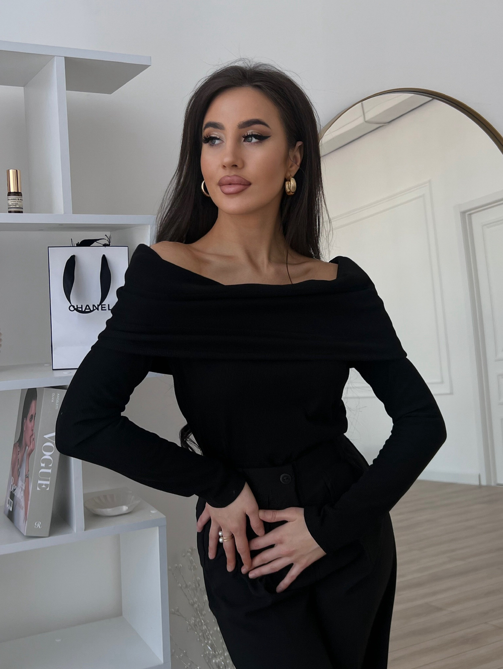 Лонгслив с открытым плечами