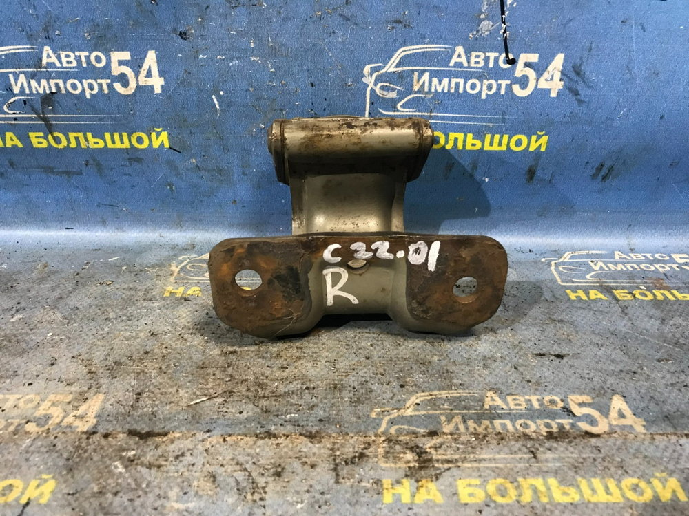 Петля багажника NISSAN LARGO 1992