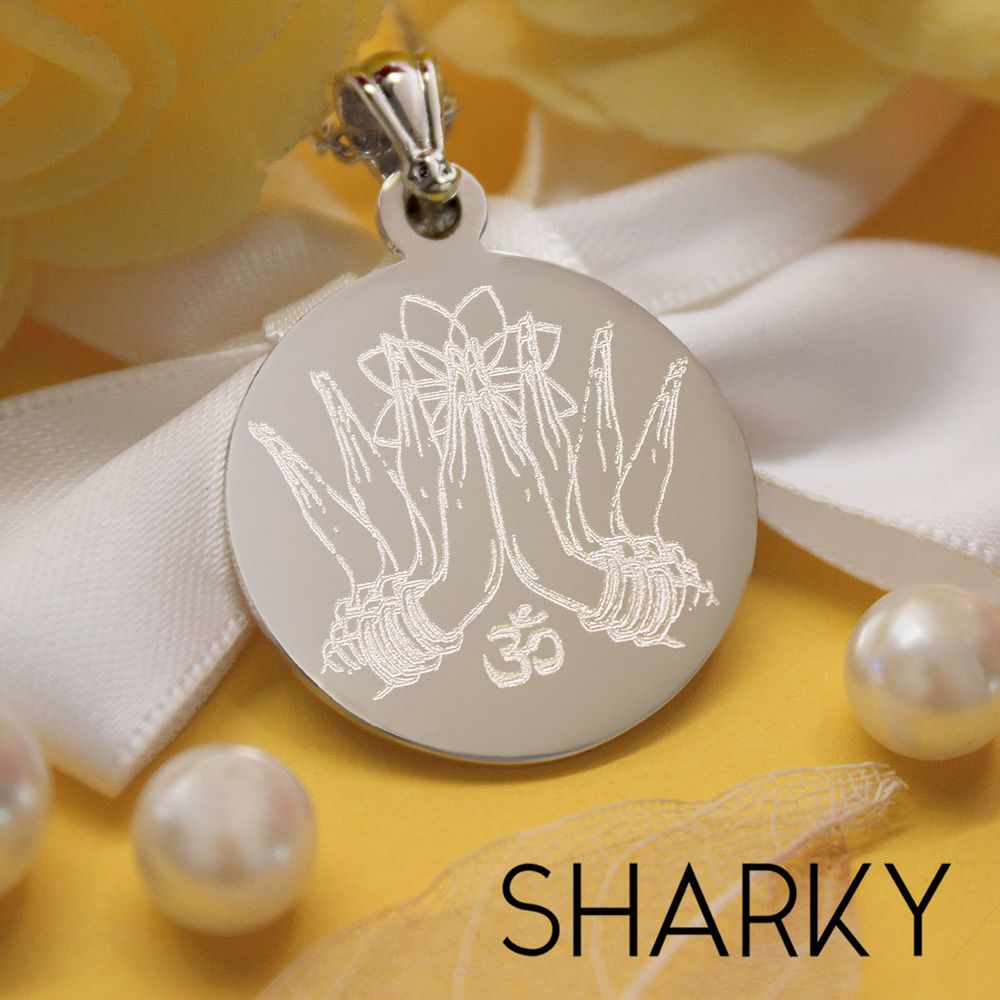Серебряная подвеска кулон с гравировкой namaste намастэ