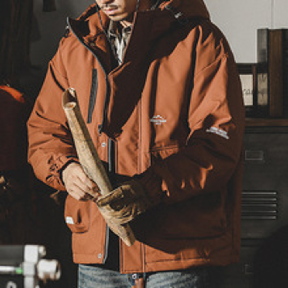 Пуховик мужской зимний 90% белого утиного пуха,с капюшоном и накладными карманами.