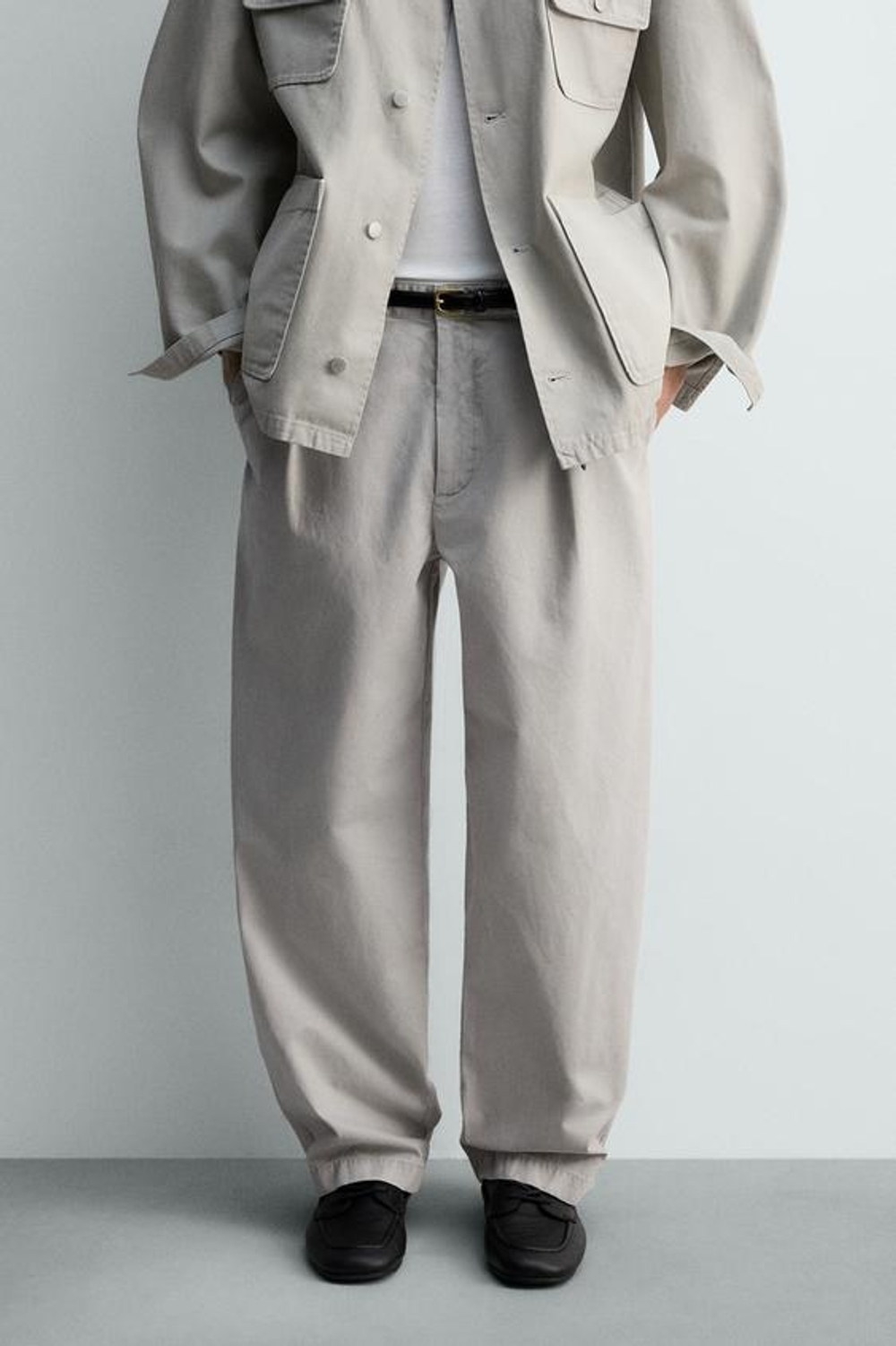 ZARA БРЮКИ RELAXED FIT СО СКЛАДКАМИ LIMITED EDITION, ЖЕМЧУЖНО-СЕРЫЙ