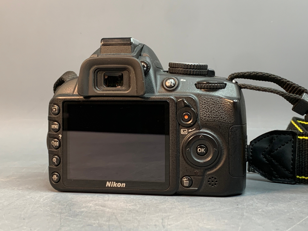 Nikon D3100 kit 18-55 mm 10.294 кадров