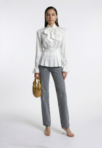 Блуза с бантом приталенная