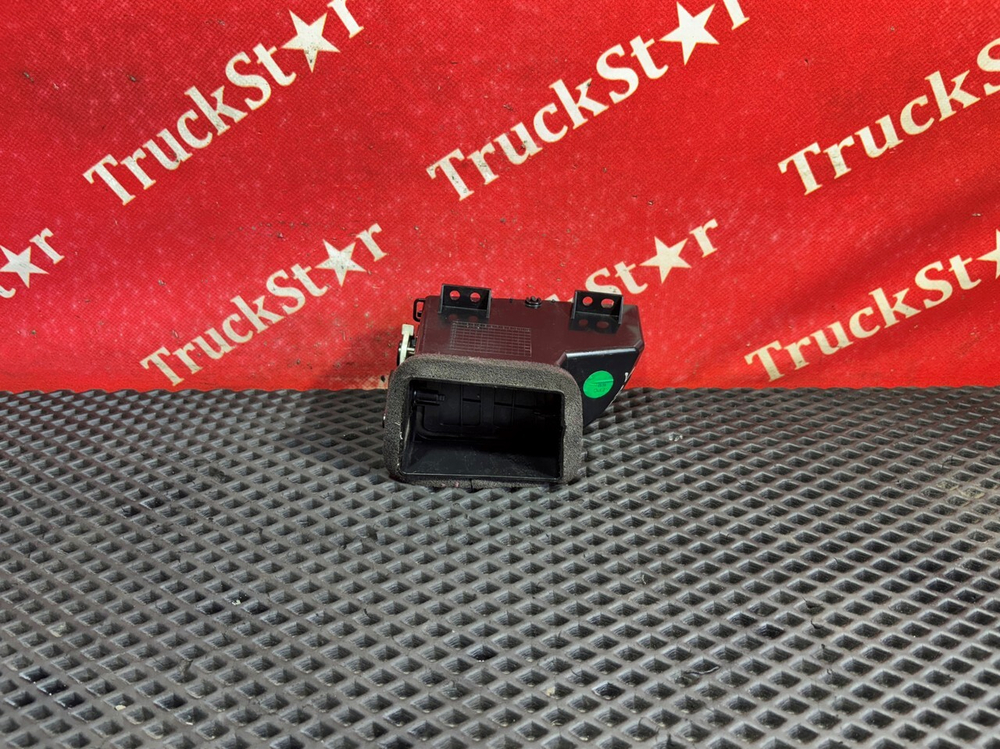 Дефлектор воздушный левый 2024г.