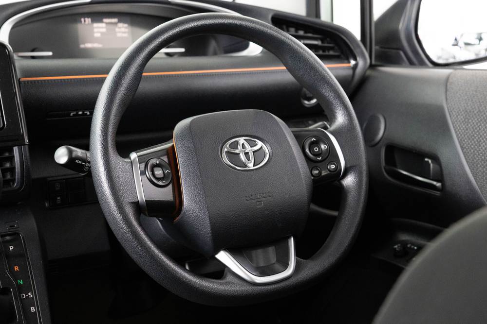 Toyota Sienta, 2018 год