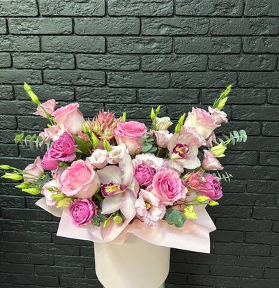 "Императрица" шляпная коробка с цветами.