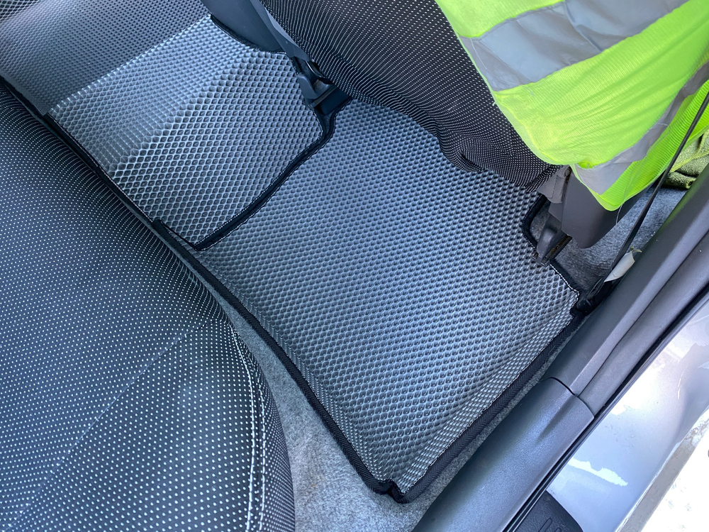 Toyota Prius 2 поколение XW20 (09.2003 - 12.2011) правый руль