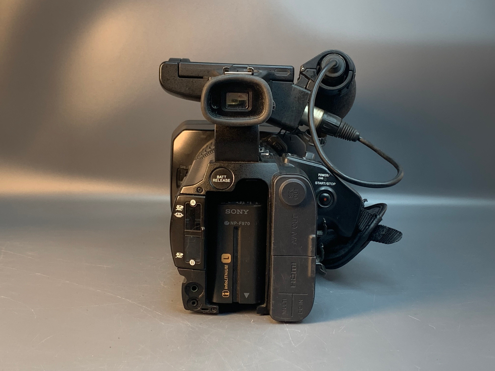 Sony PXW-Z150 194x10 пробега, следы клея в области микрофона