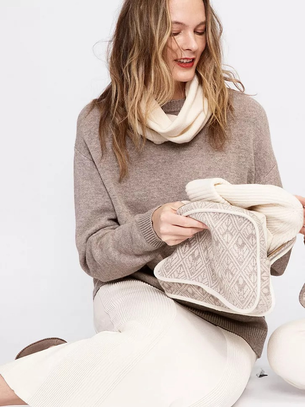 Набор (шарф, шапка, носки, косметичка) женский FREE AGE