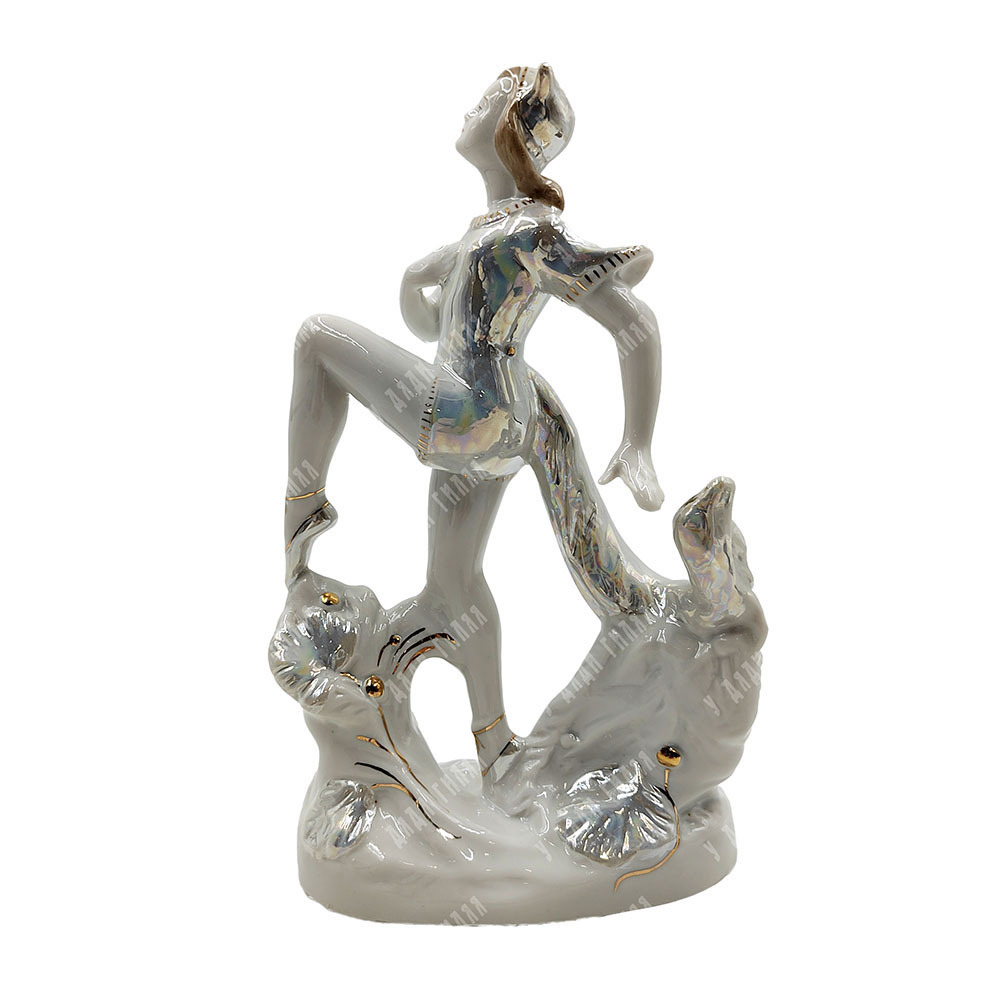 Статуэтка. Балерина-кошка. Фарфор. Дмитровский фарфоровый завод, с. Вербилки. 1950-е гг.