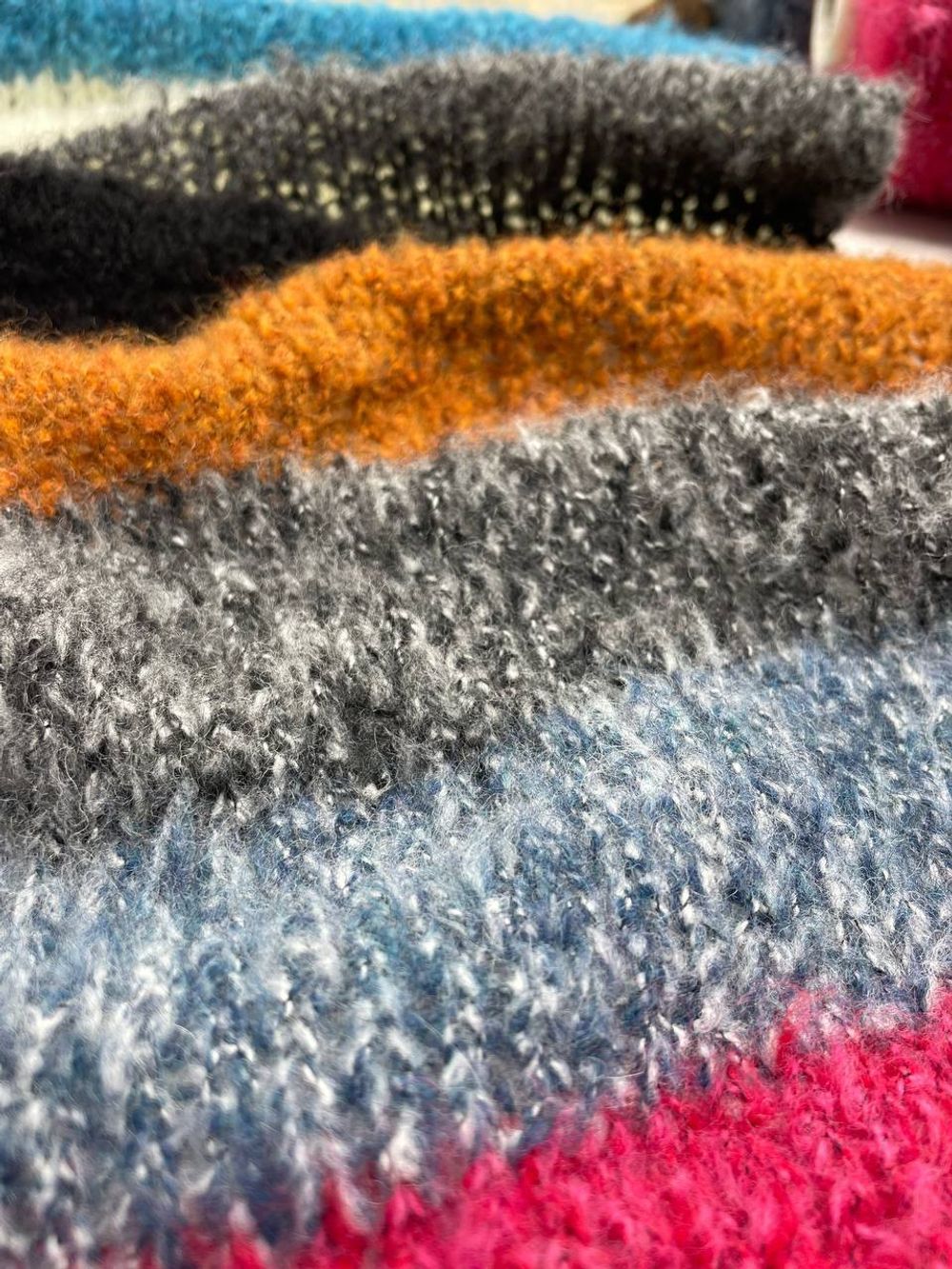 LAGOPOLANE 28% вспушенный меринос 42% полиамид 30% полиакрил