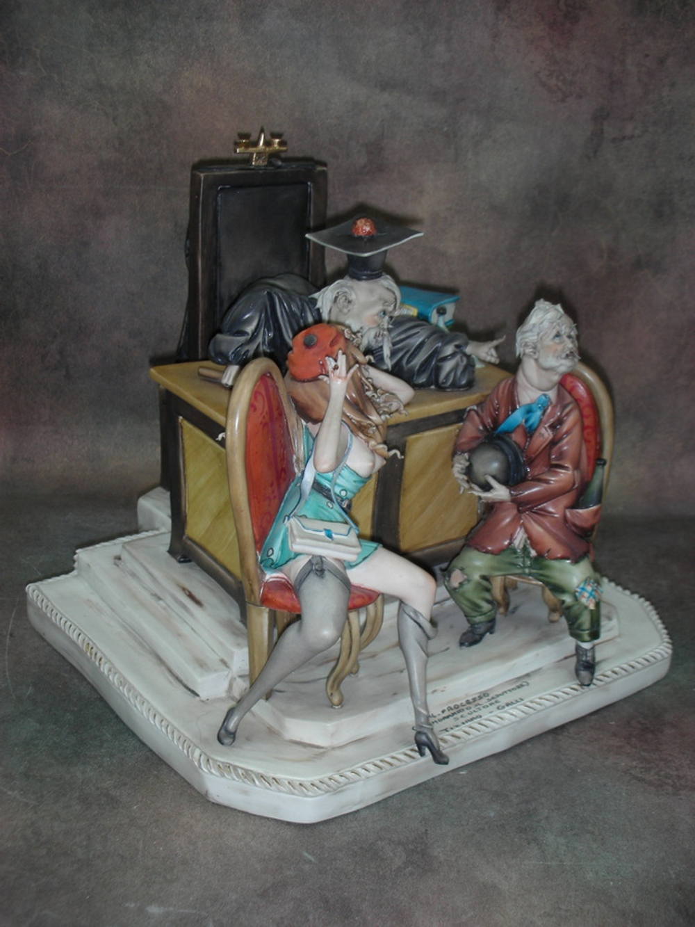 Статуэтка. Фарфор. Соблазнение осуждено. Capodimonte. Италия