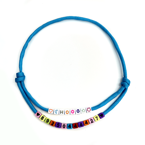 Адресник ручной работы из бусин (цветные, латиница)