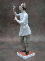Статуэтка. Фарфор. Врач со шприцом. Goebel. Германия