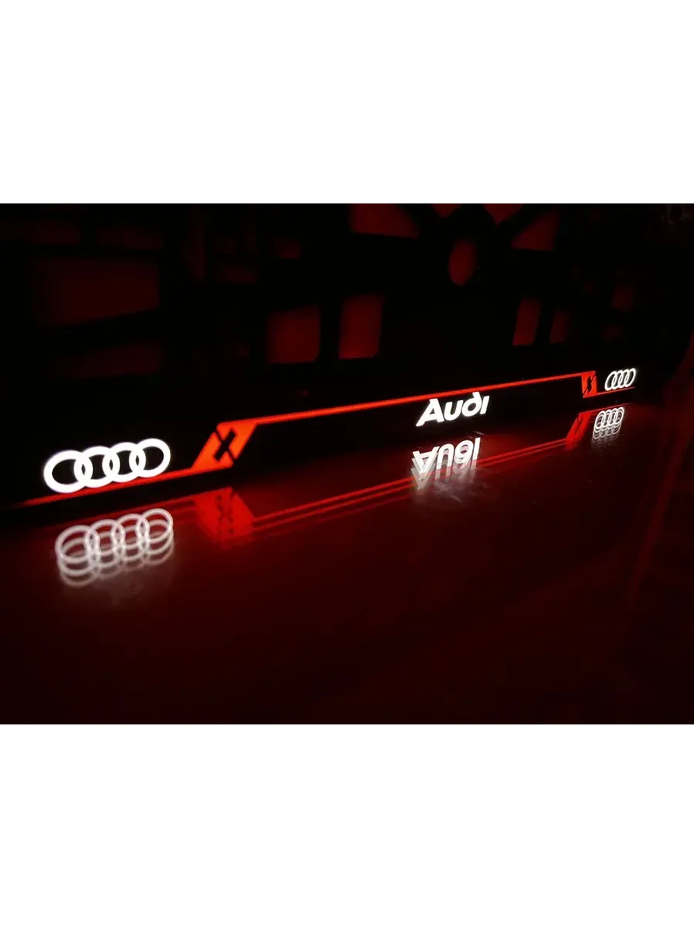 Рамка для номера с LED подсветкой надписи RL. Audi.