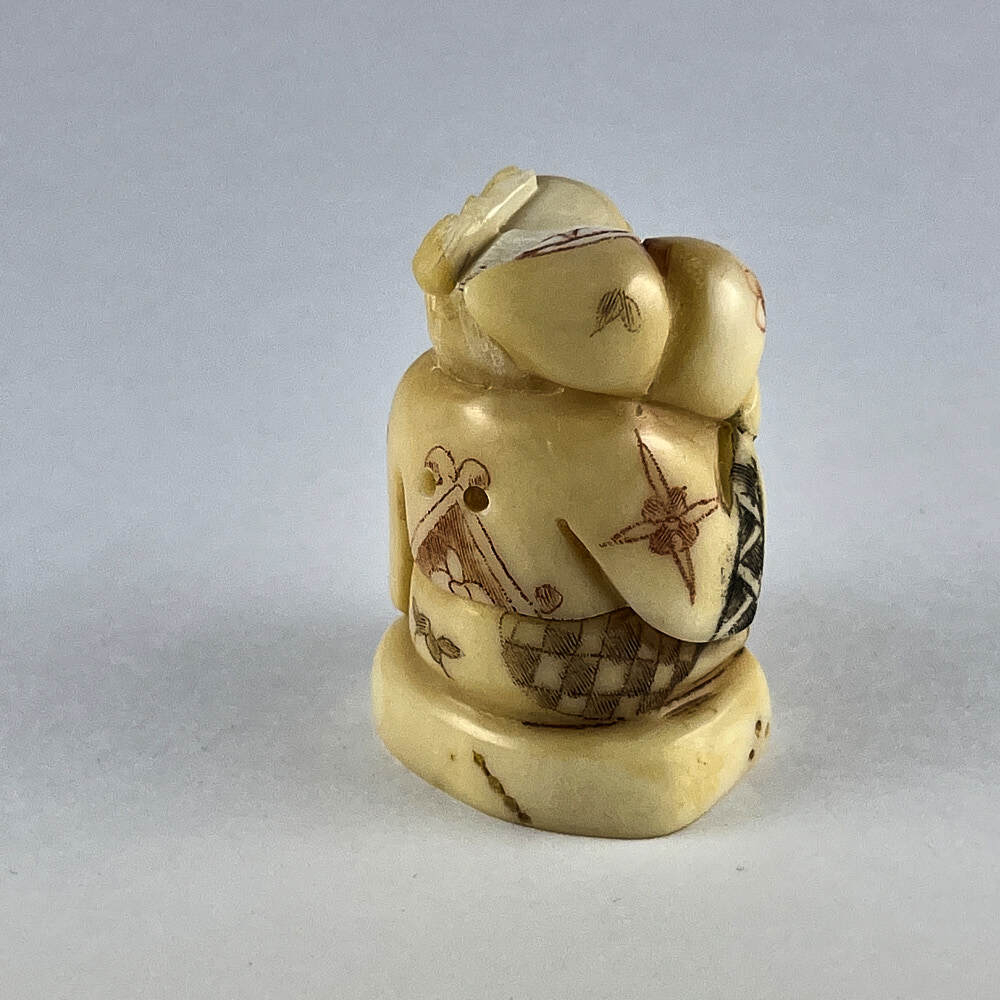 Статуэтка нэцкэ Монах с тыквой-горлянкой и персиком