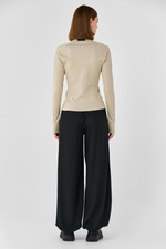 Лонгслив приталенный с рельефом