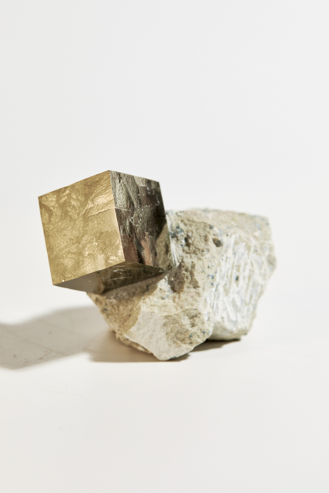 Пирит на породе L