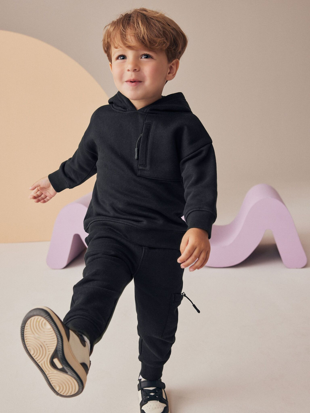Толстовка с капюшоном и джоггеры в комплекте для мальчика Next N96-327, Черный
