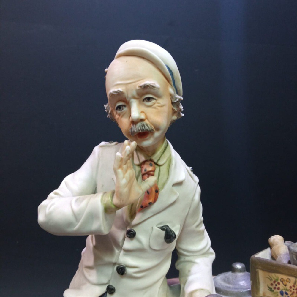 Фарфоровая мануфактура «Продавец мороженного»