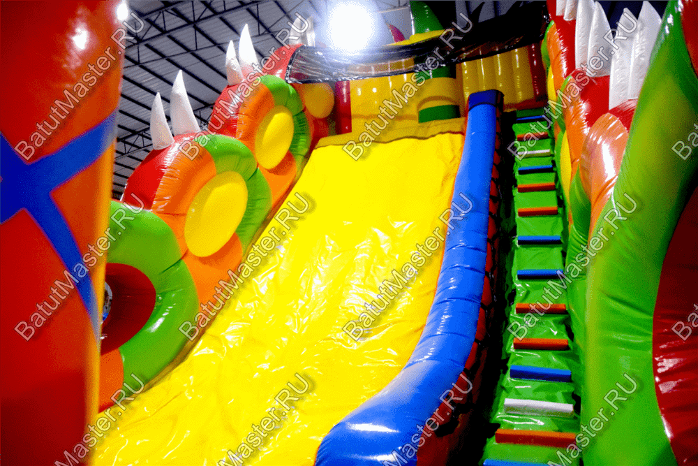 Батут-горка "Дракон 2", 10*5*8 м, с шипами