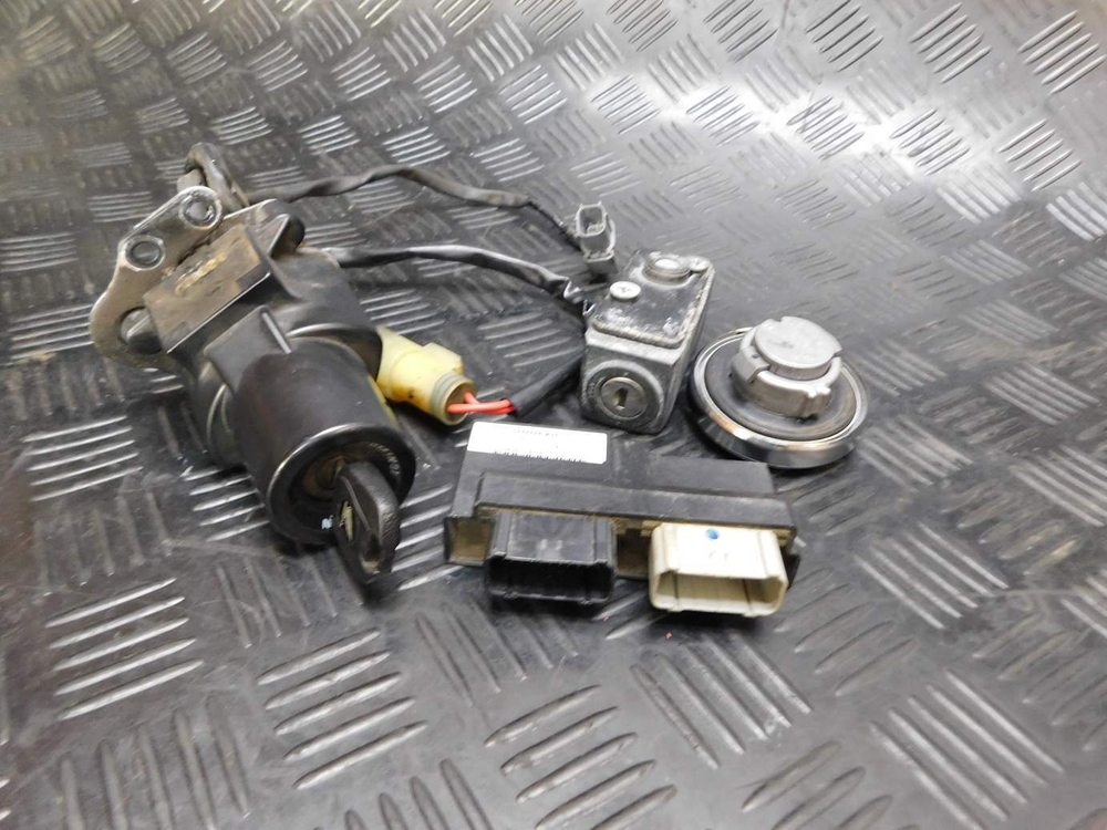 Коммутатор с замком зажигания Honda Shadow VT400S NC46 (комплект)