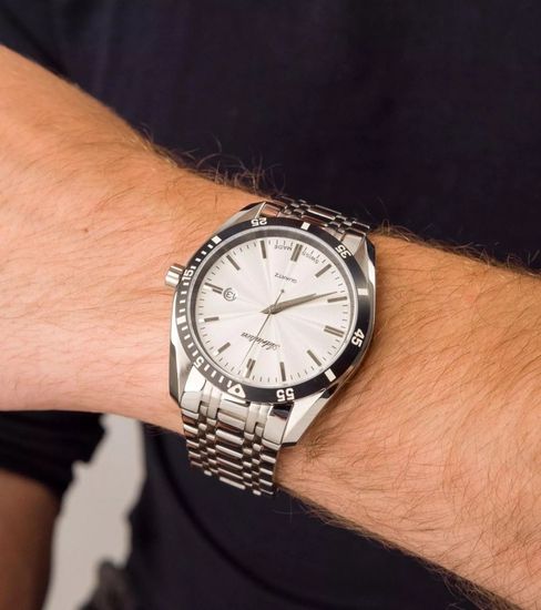 Мужские швейцарские часы Adriatica A8202.Y113Q