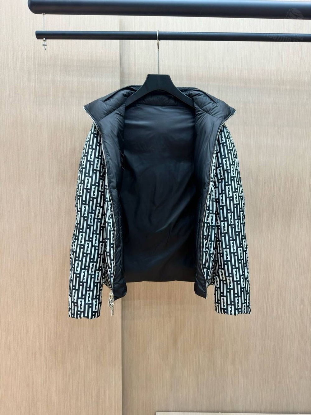 Двухсторонний пуховик Fendi