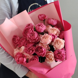 Букет пион кустовых роз