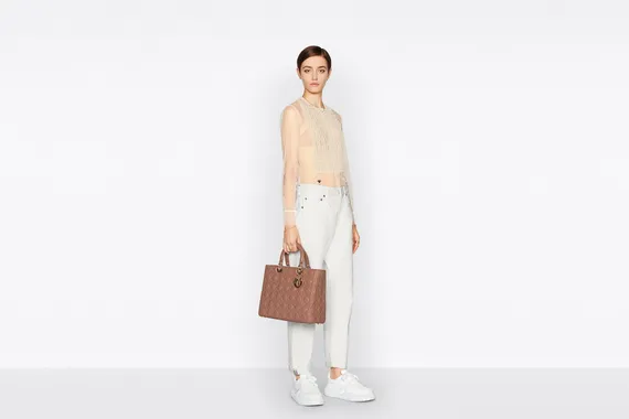 Сумка Dior Lady Dior, модель большого формата