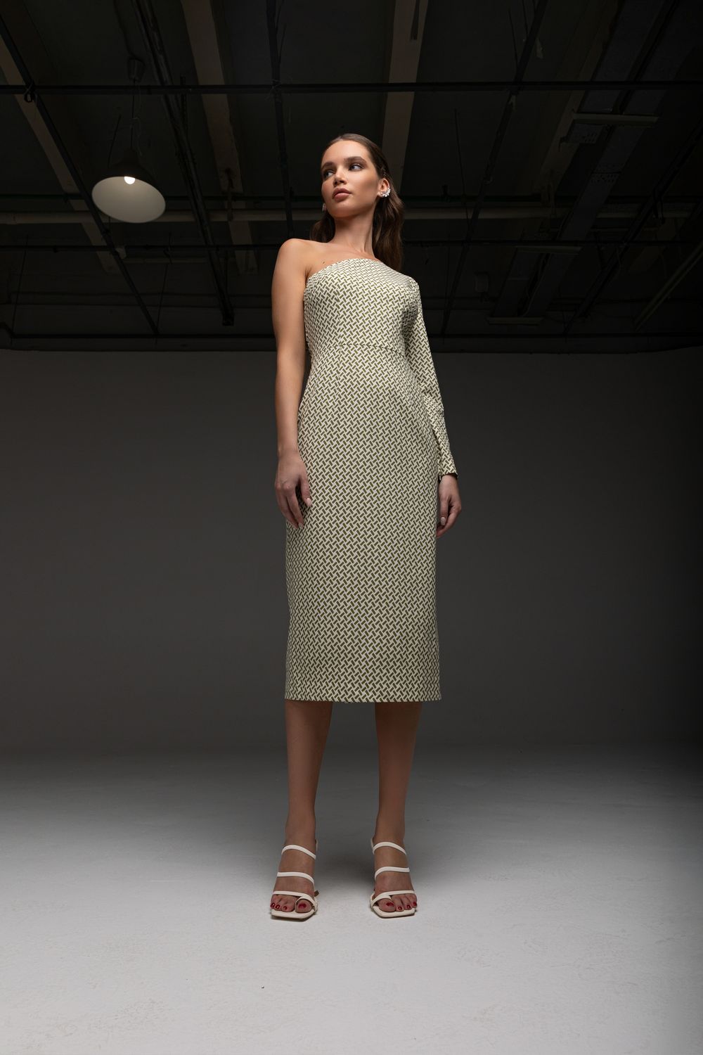 Платье на одно плечо (геометричный принт)