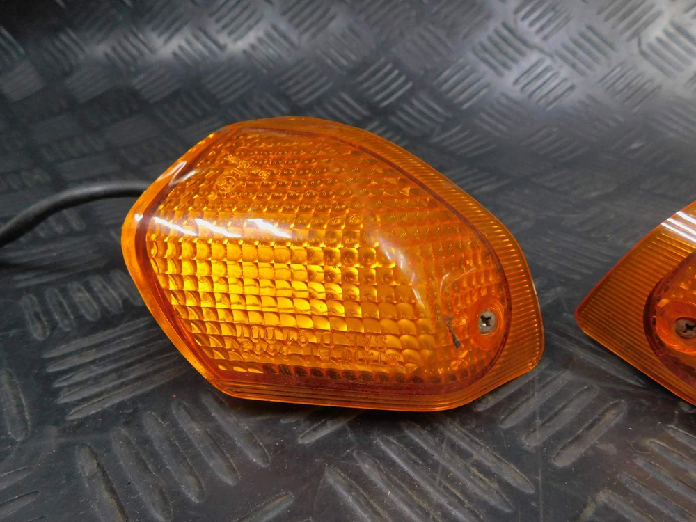 Поворотники задние Kawasaki ZZR 400 98 053050