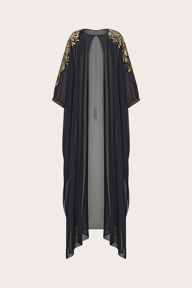 КЕЙП ИЗ ЧЕРНОГО ШЕЛКОВОГО ШИФОНА, ДЕКОРИРОВАННЫЙ ЛЮРЕКСНОЙ ВЫШИВКОЙ