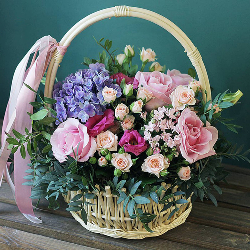 Купить Корзина с гортензией "Пробуждение"