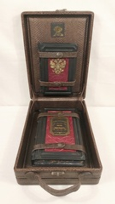 Набор из кожи в кейсе "Наука побеждать" книга с ежедневником