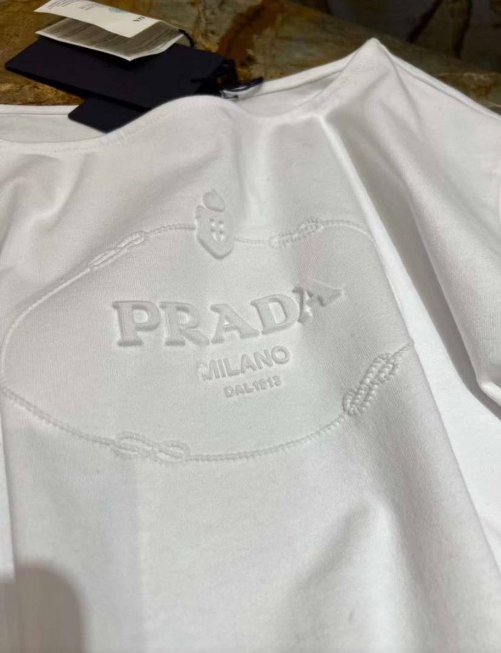 Футболка Prada