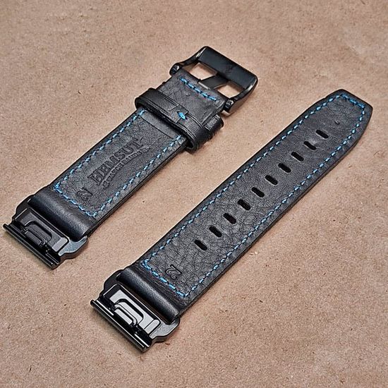 Ремешок кожаный QuickFit 22 мм для Garmin Fenix 7 / 6 / 5, Forerunner 935 / 945 / 955, instinct, instinct 2, Epix Gen 2 быстросъемный (Черный, синяя строчка)